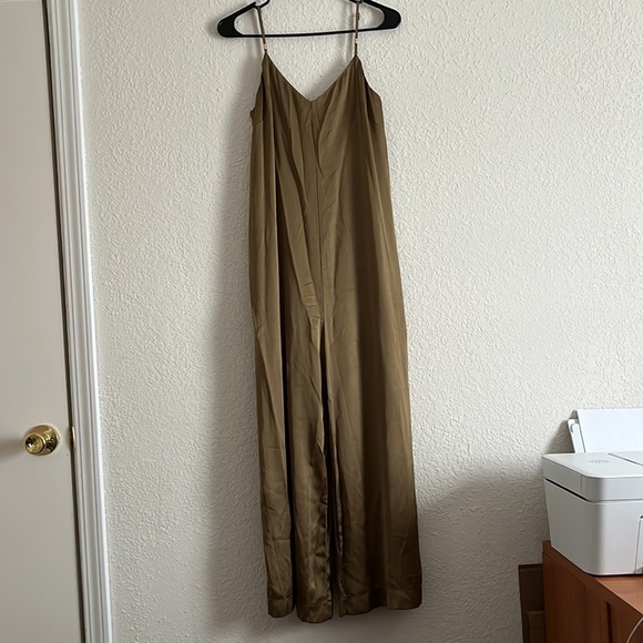 DKNY spanish olive satin jumpsuit Size small spaghetti straps, wide leg. - Picture 5 of 11